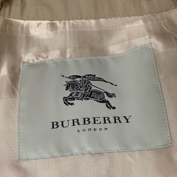 ❗️SOLD❗️🎉2xHP🎉 Burberry Tan Trench Coat Sz 8R - Picture 4 of 15